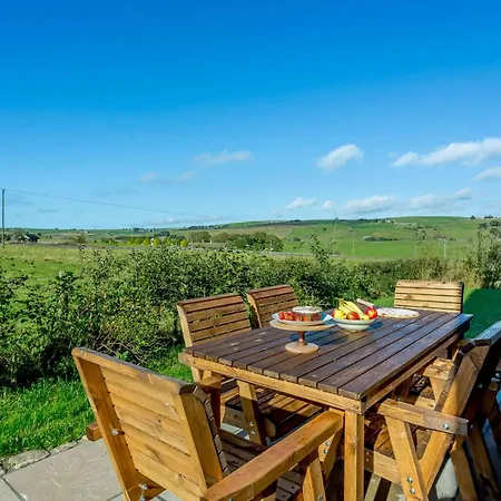 2 Bed In 85669 Holiday home Cowling