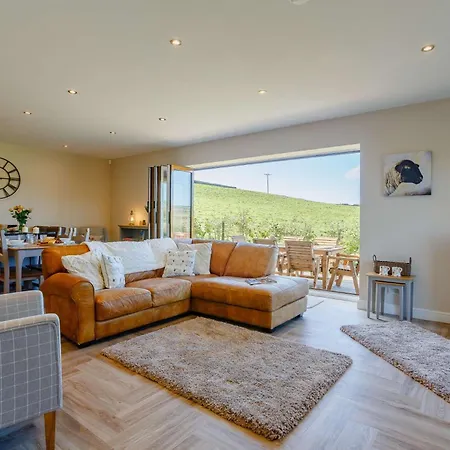 2 Bed In 85669 Holiday home *