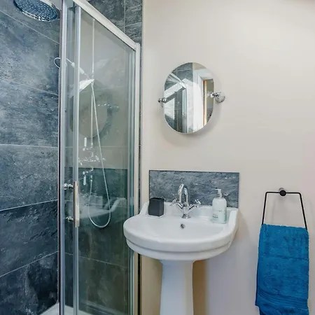 2 Bed In Keighley Oc-85669 *