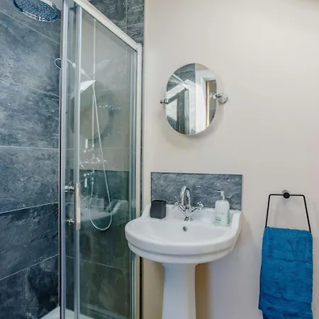 2 Bed In Keighley Oc-85669 בית נופש